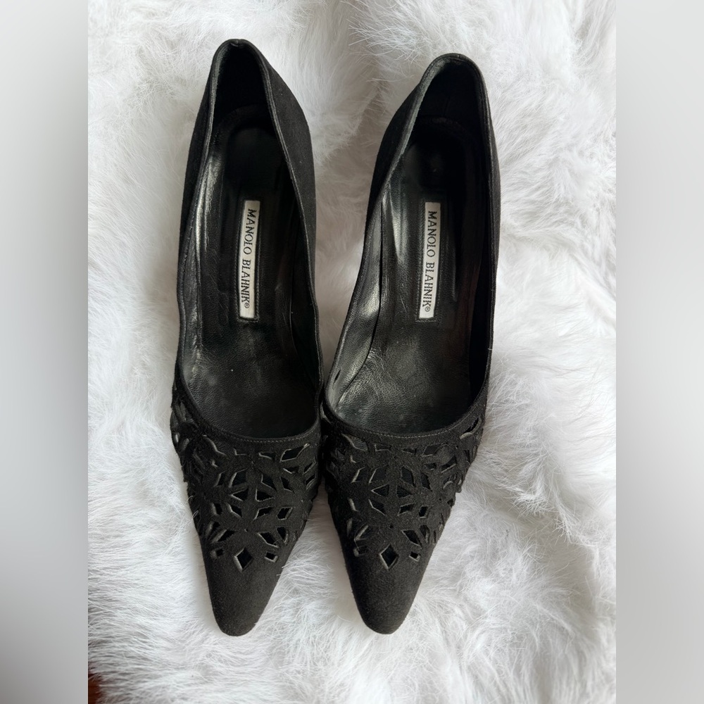 Manolo Blahnik Fiorix Suede Cut Away Pumps 37.5